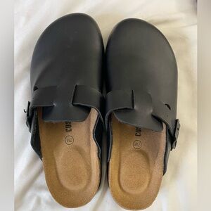 Women size 7 slip on shoe